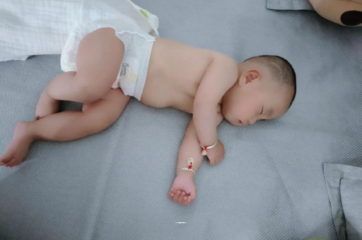 吉林宝宝积食发烧怎么处理